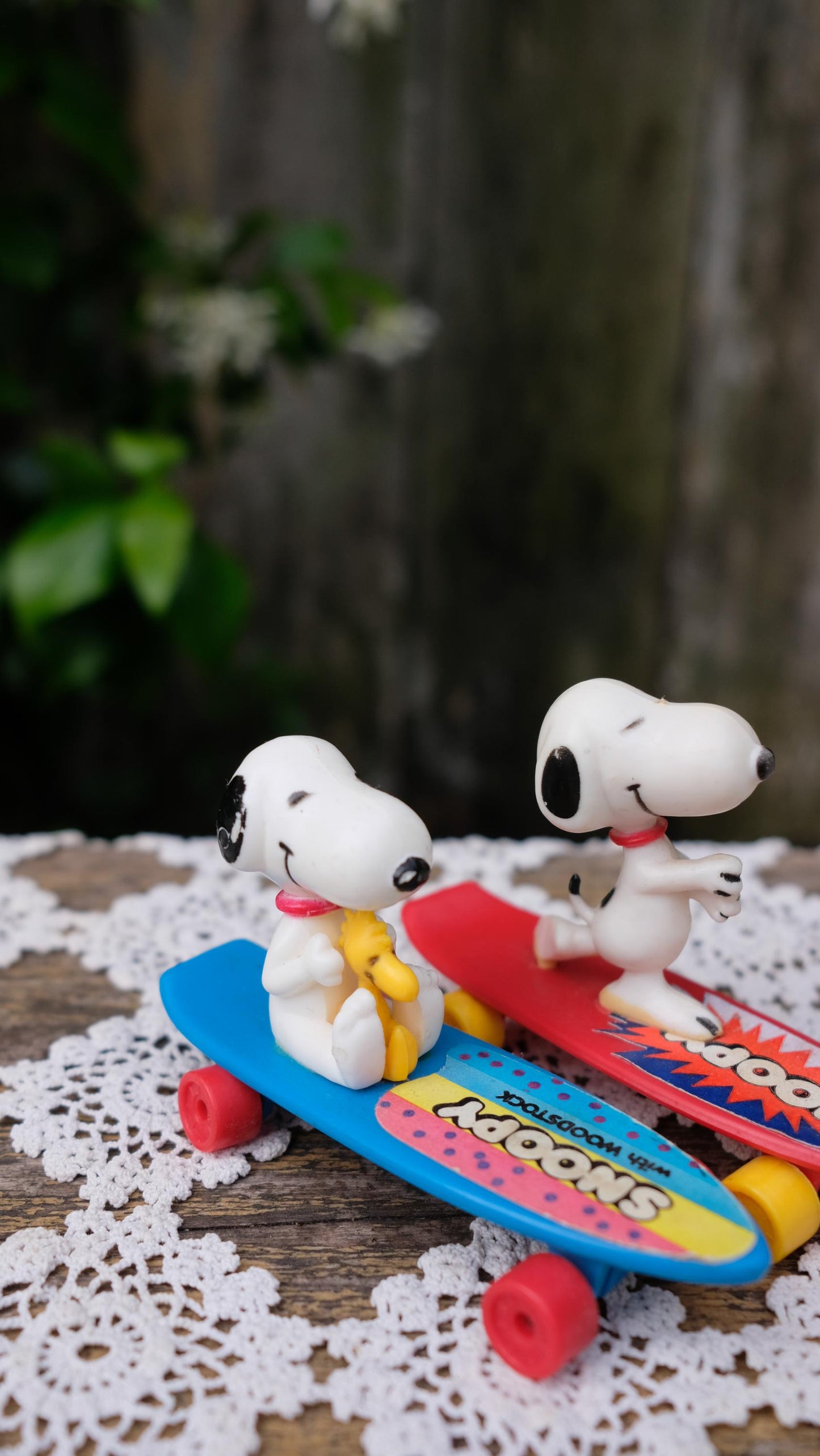 Lot de deux figurines snoopy skater aviva vintage