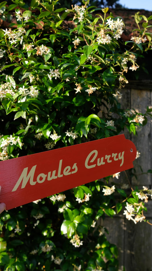 Pancarte en bois "moules curry" Léon de Bruxelles