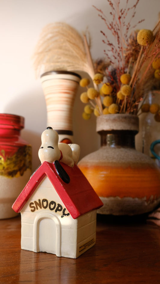 Tirelire Snoopy sur sa niche vintage