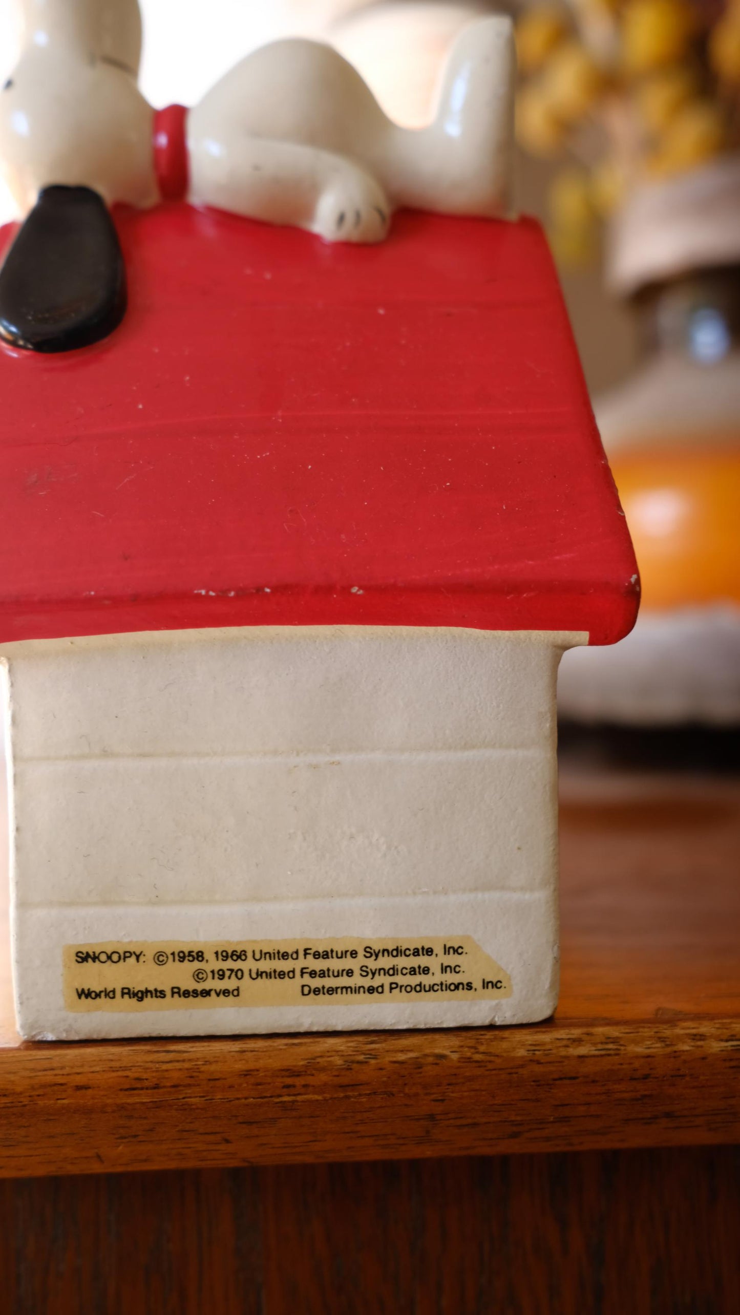 Tirelire Snoopy sur sa niche vintage