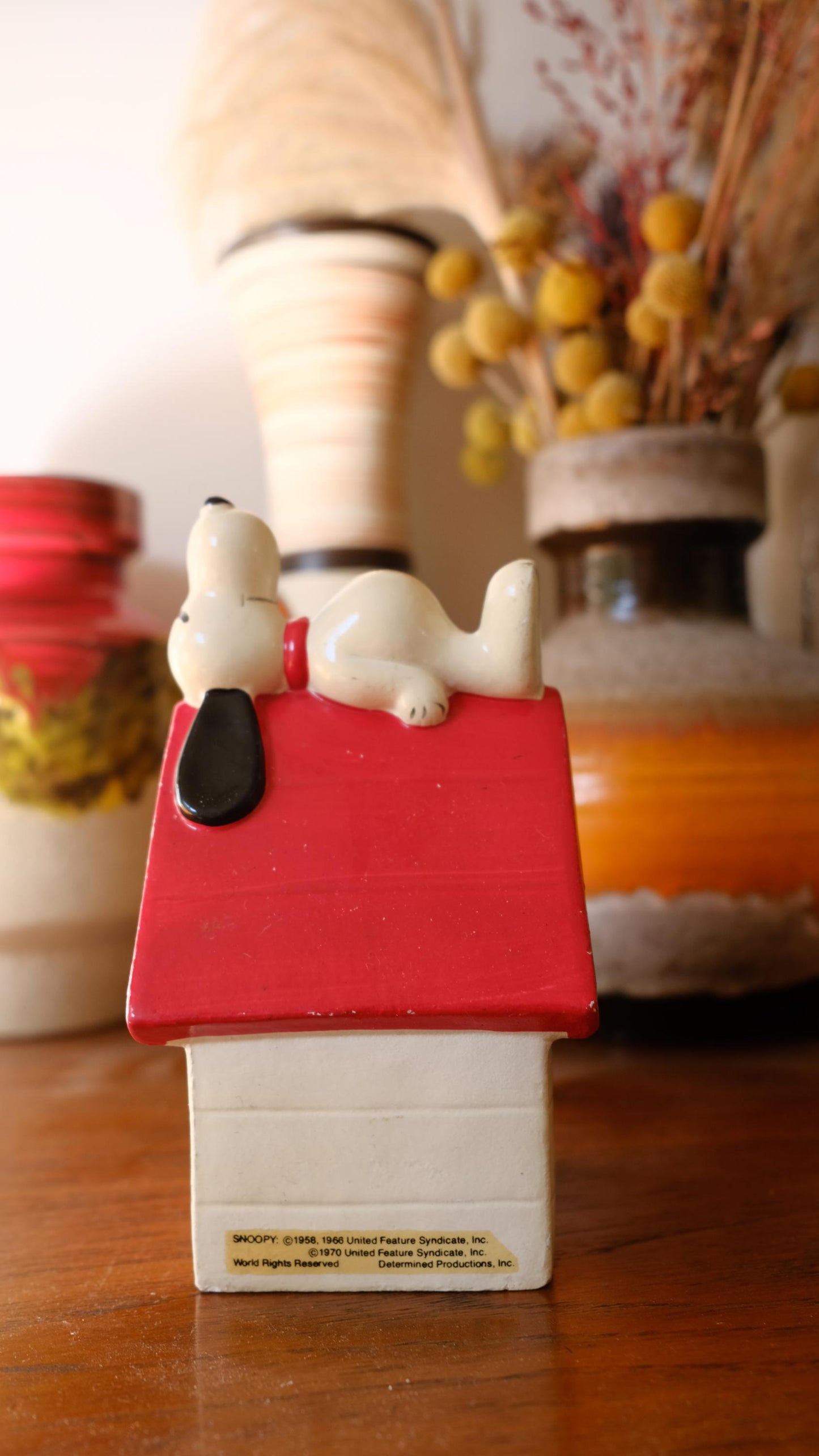 Tirelire Snoopy sur sa niche vintage