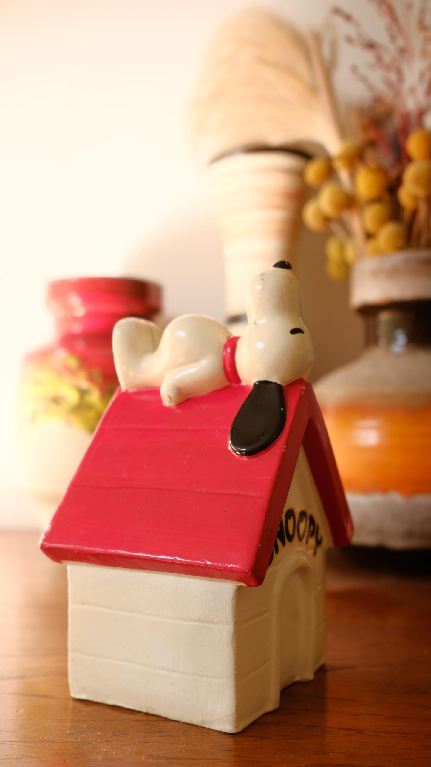 Tirelire Snoopy sur sa niche vintage