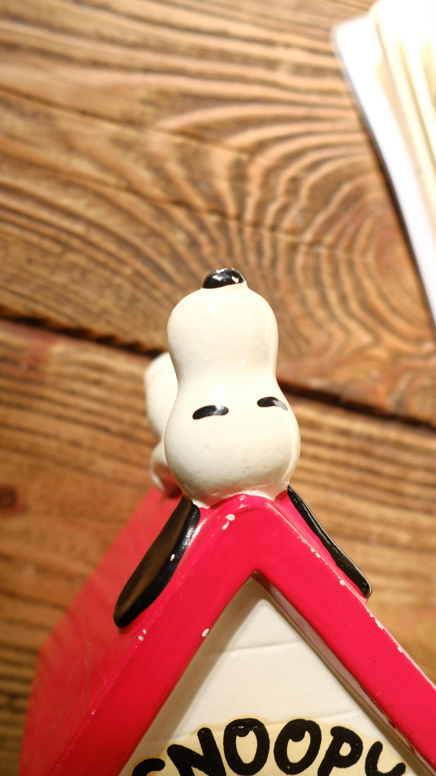 Tirelire Snoopy sur sa niche vintage