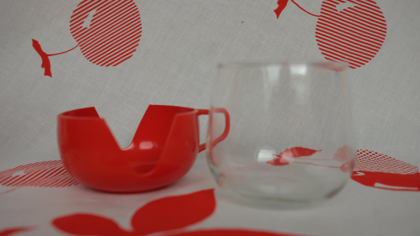 Lot de six tasses made in Holland en verre et plastique