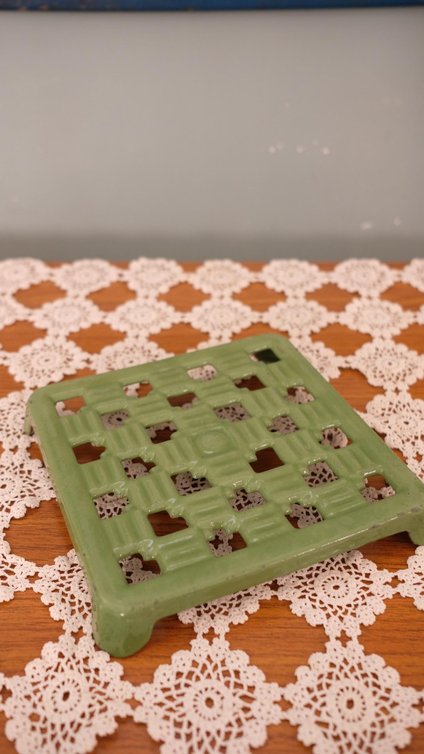 Dessous de plat vintage en fonte émaillée