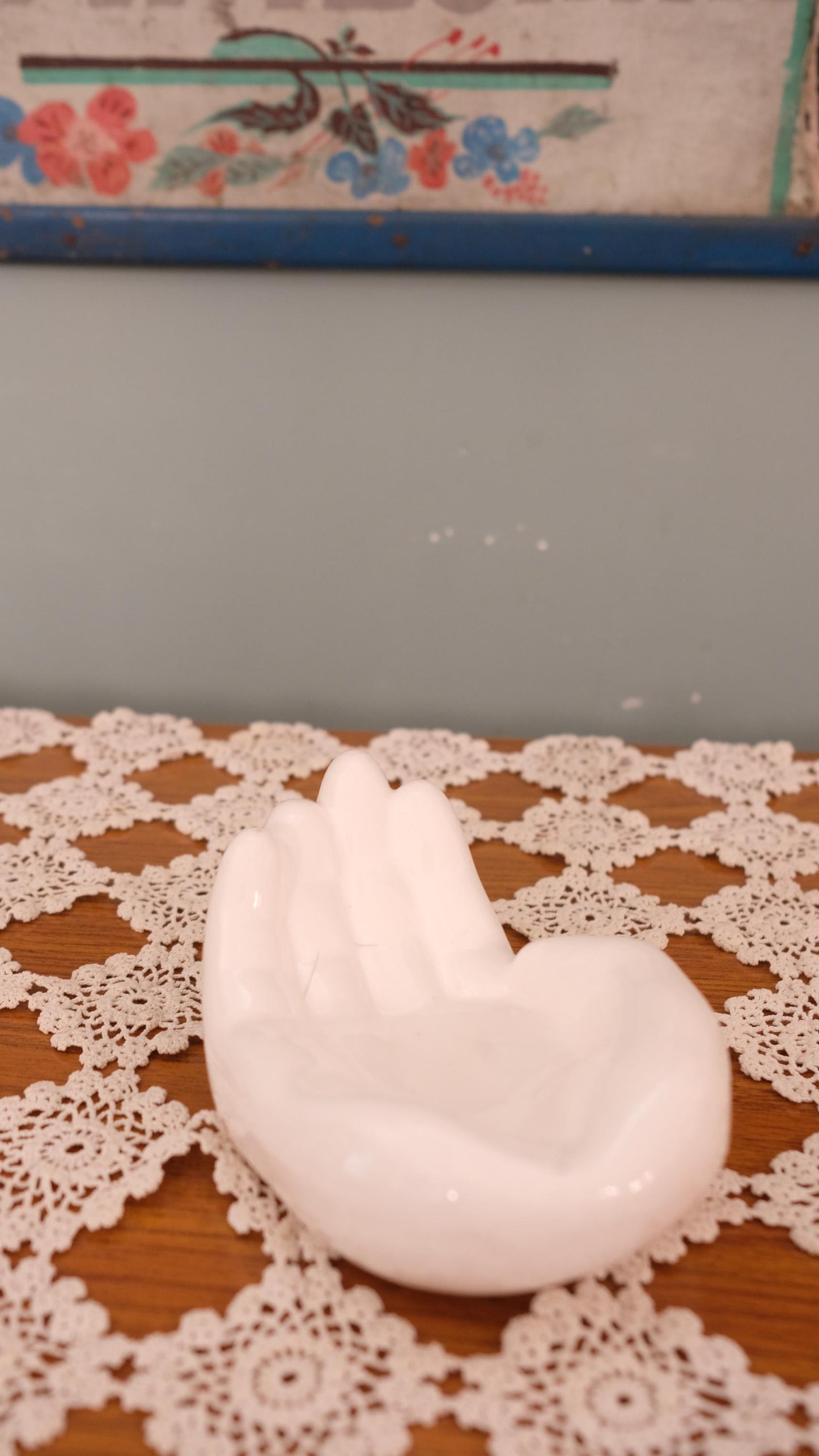 Vide-poches vintage en forme de main en porcelaine