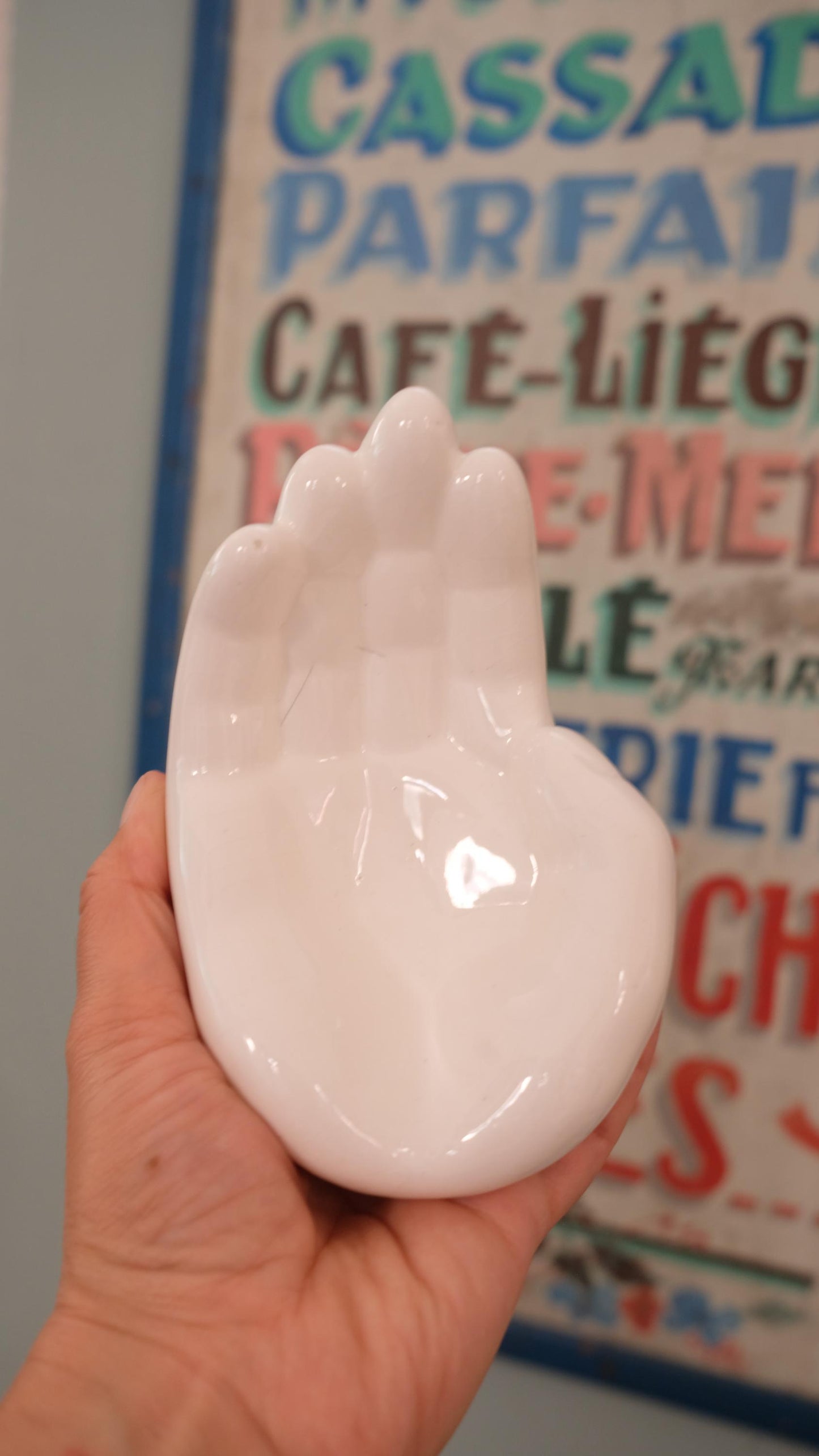 Vide-poches vintage en forme de main en porcelaine