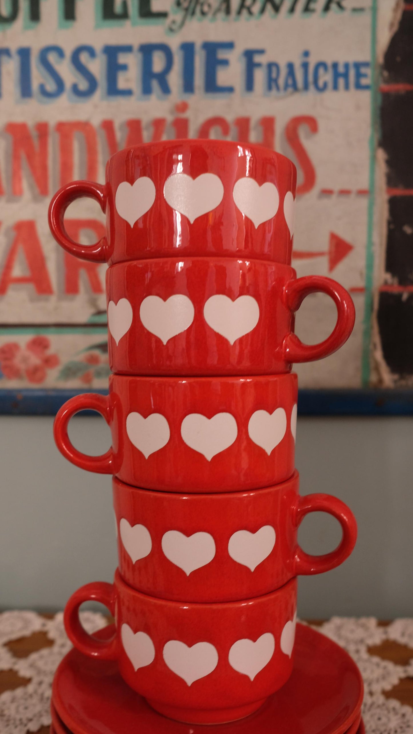 Lot de cinq tasses en céramique Waechtersbach motif cœurs