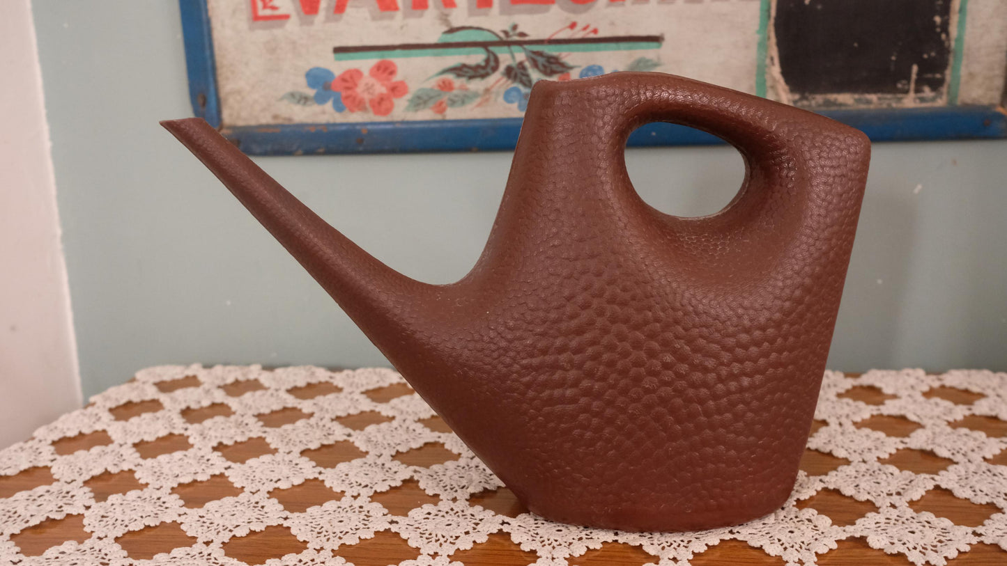 Arrosoir space age vintage en plastique