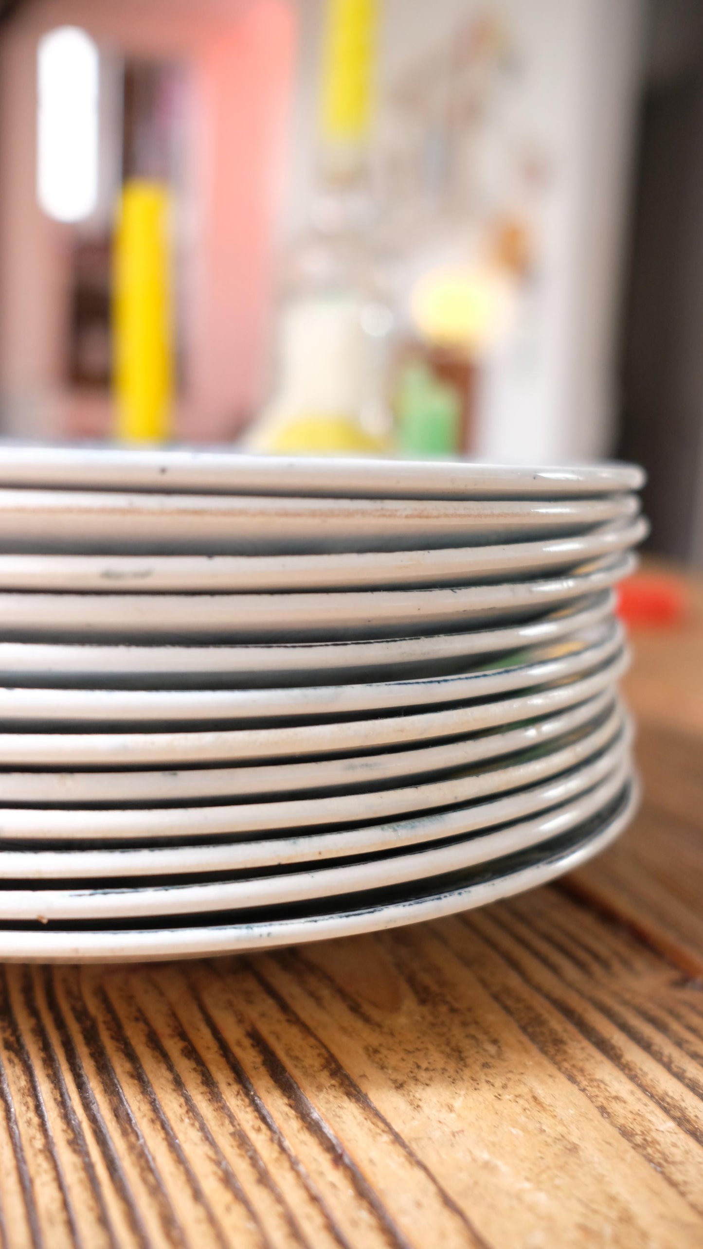 Lot de dix assiettes plates terre de fer l'amandinoise modèle pompadour
