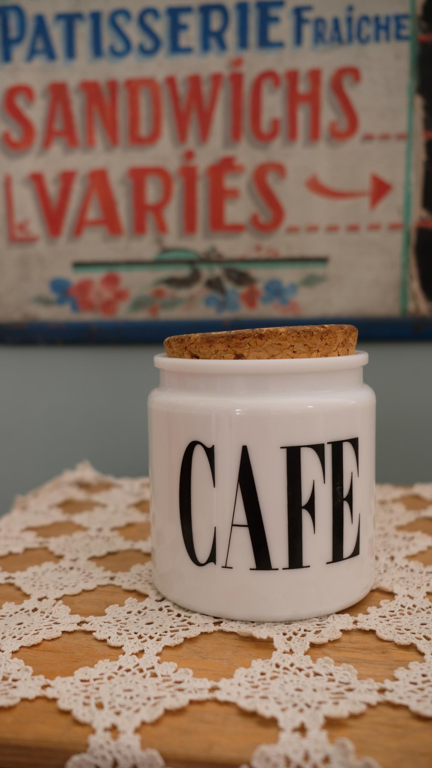 Pot à café vintage en opaline made in England en très bon état.