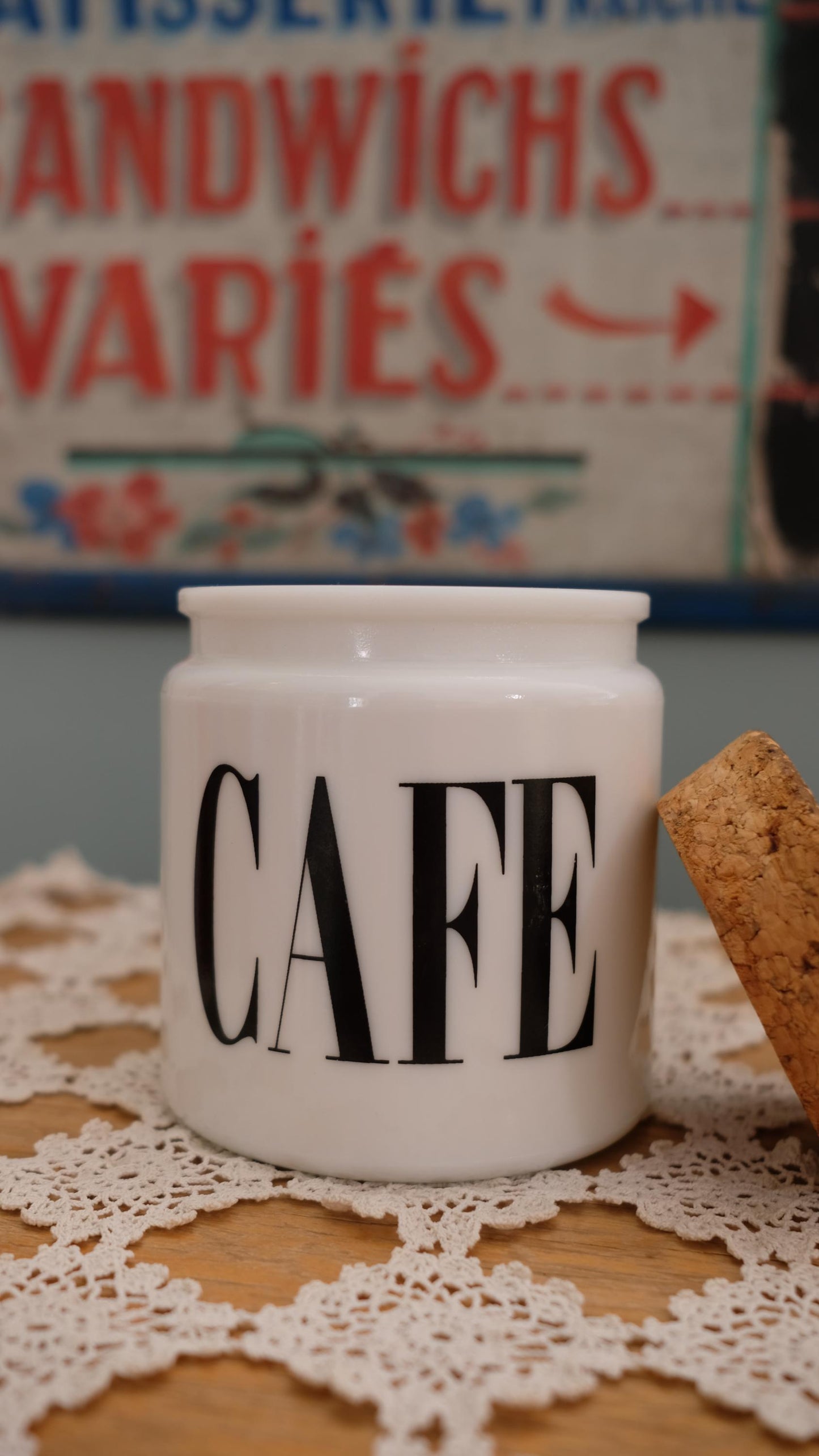 Pot à café vintage en opaline made in England en très bon état.