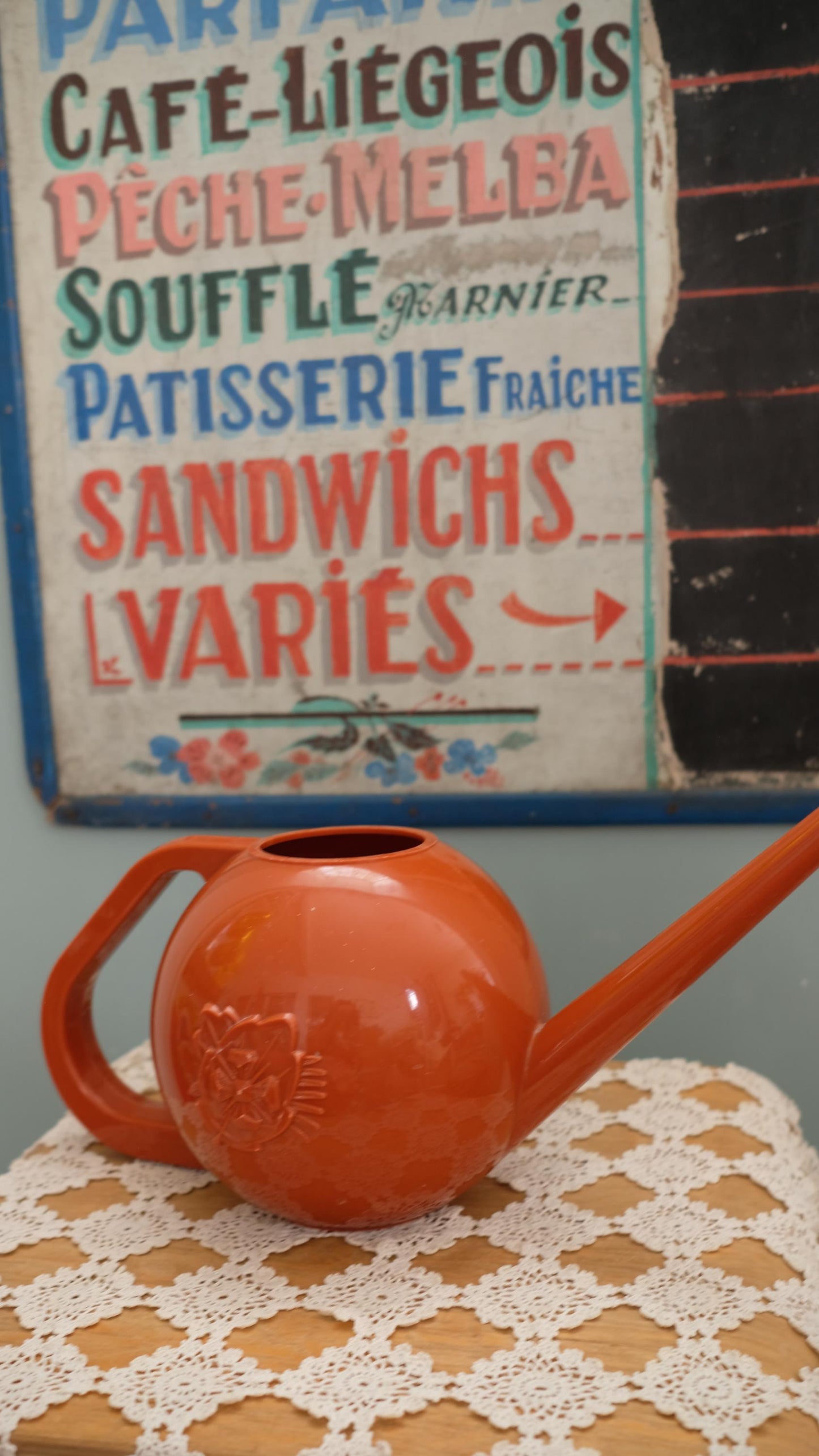 Arrosoir vintage années 60 en plastique