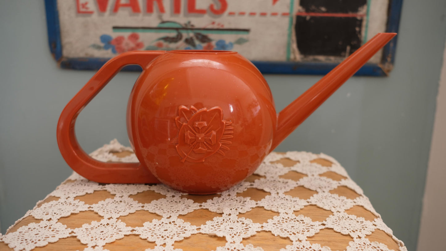 Arrosoir vintage années 60 en plastique