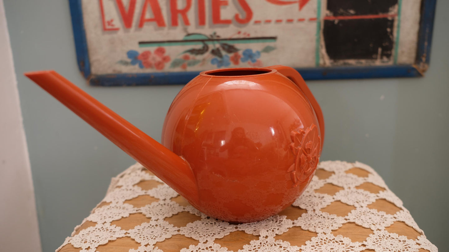Arrosoir vintage années 60 en plastique