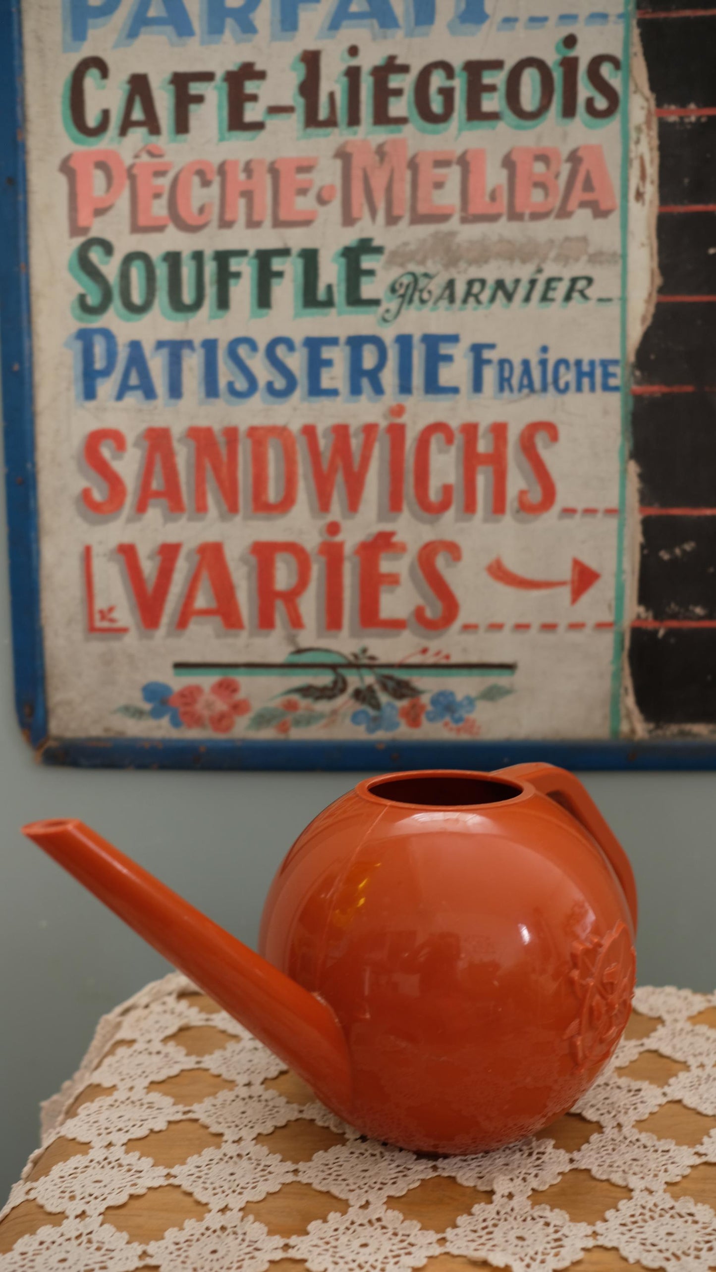 Arrosoir vintage années 60 en plastique