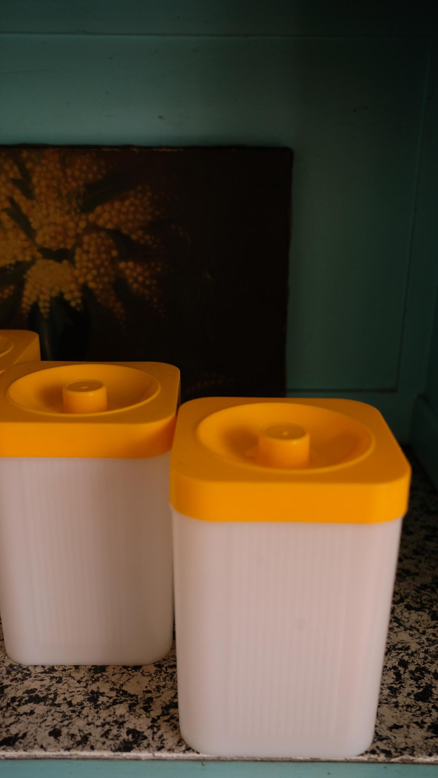 Lot de quatre boîtes de conservation Miflex vintage en plastique