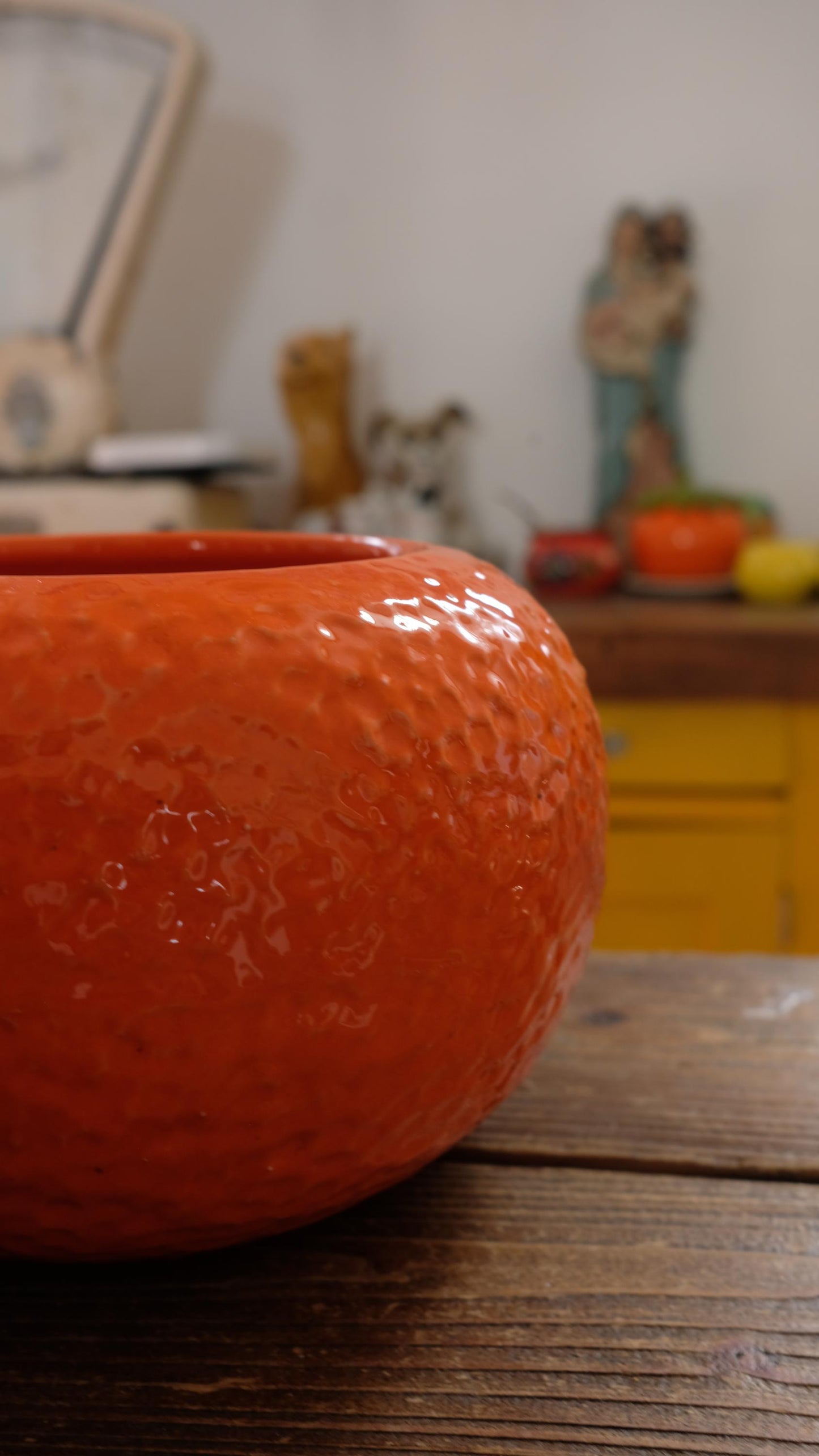 Soupière vintage en barbotine en forme d'orange