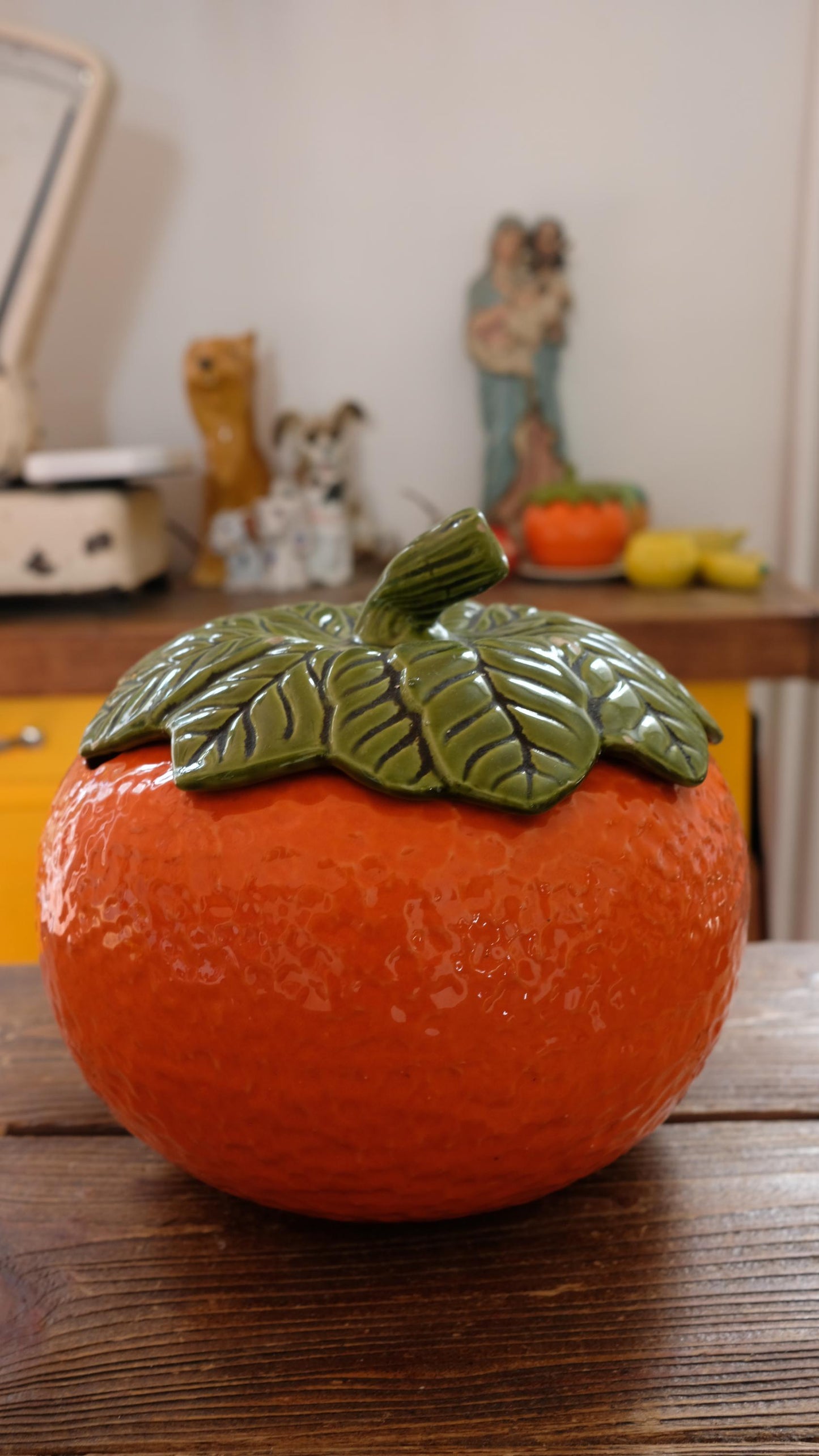 Soupière vintage en barbotine en forme d'orange