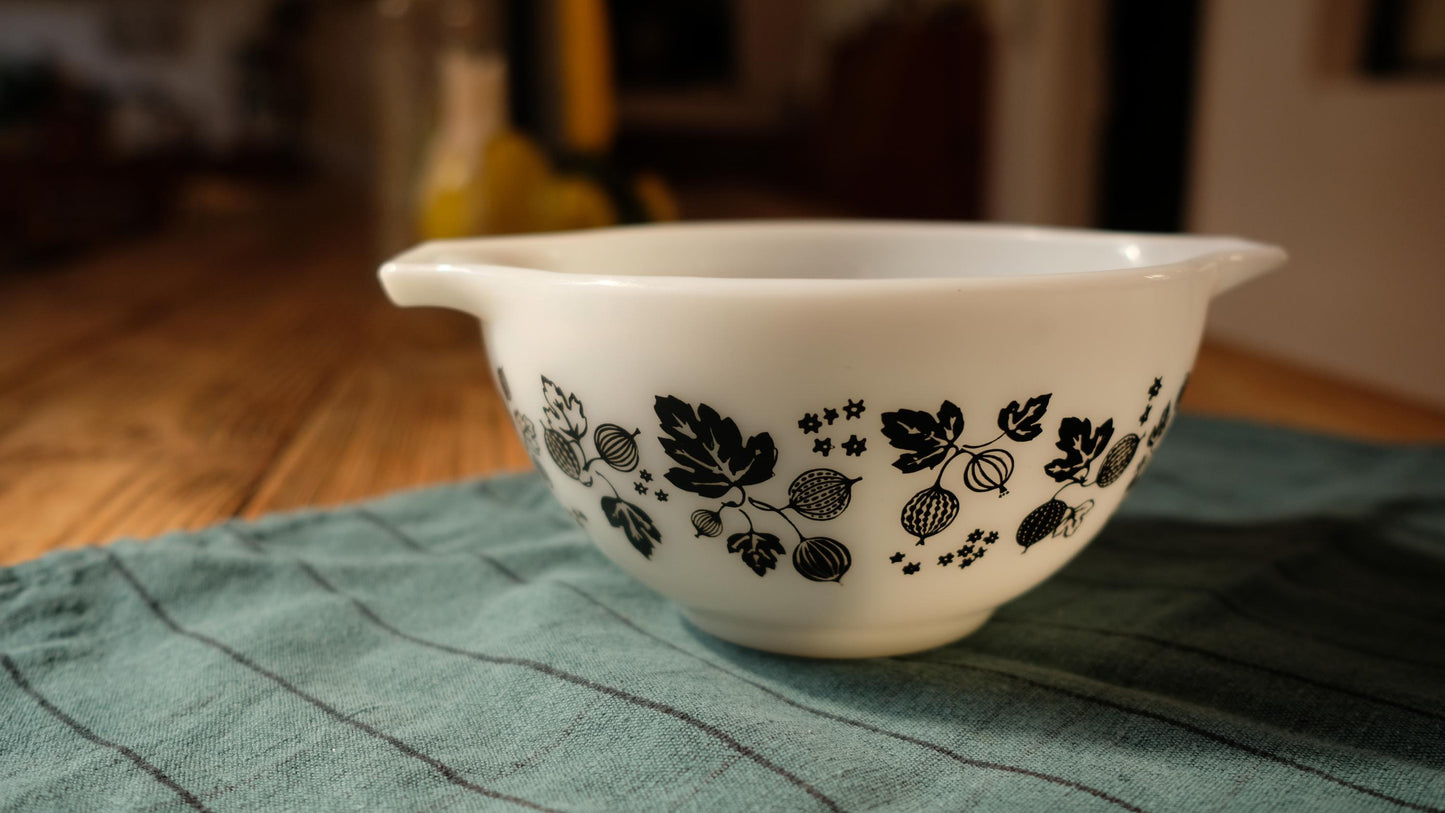Bol verseur vintage en pyrex made in USA modèle gooseberry