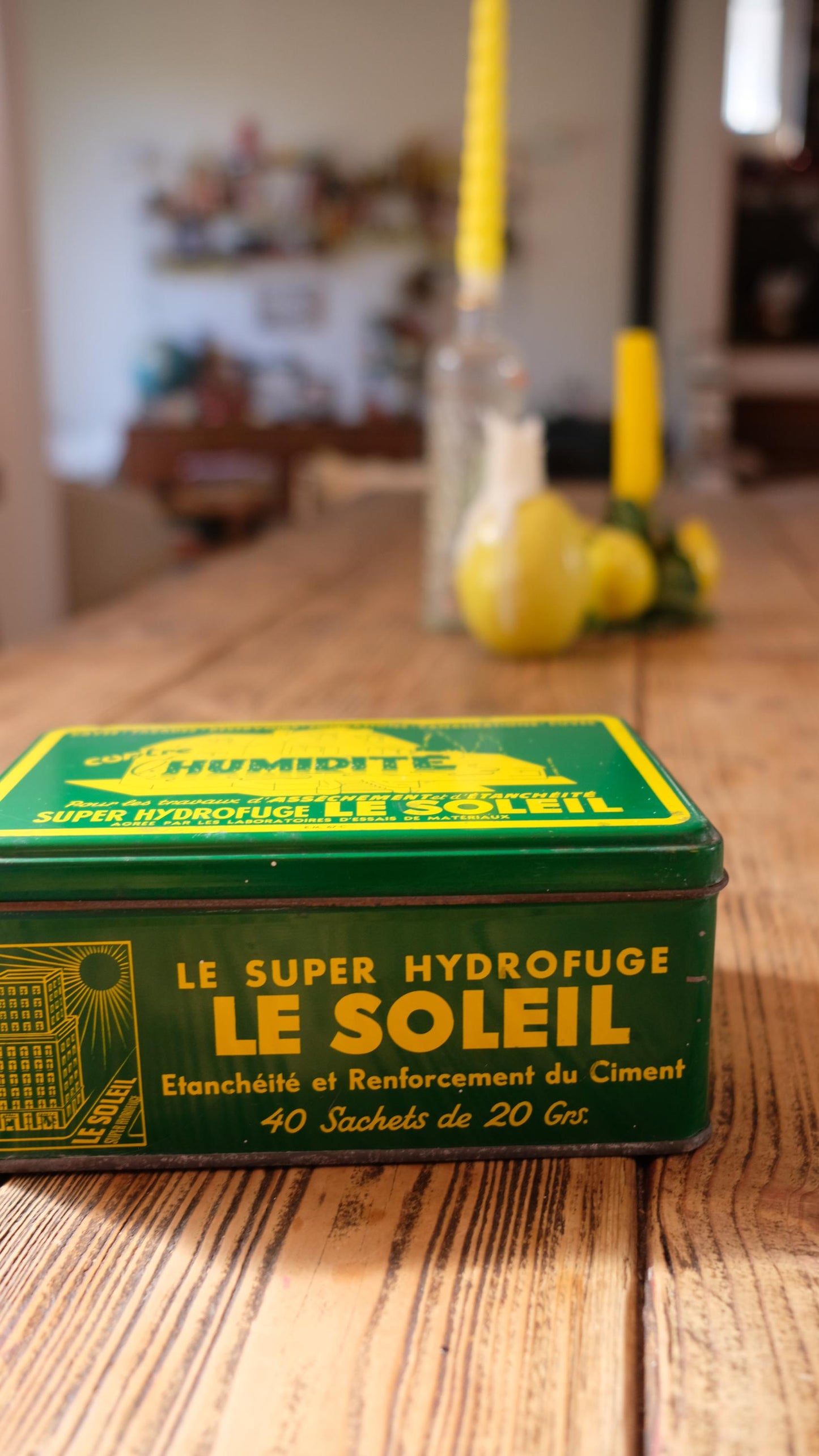 Boîte en métal publicitaire "le soleil" vintage