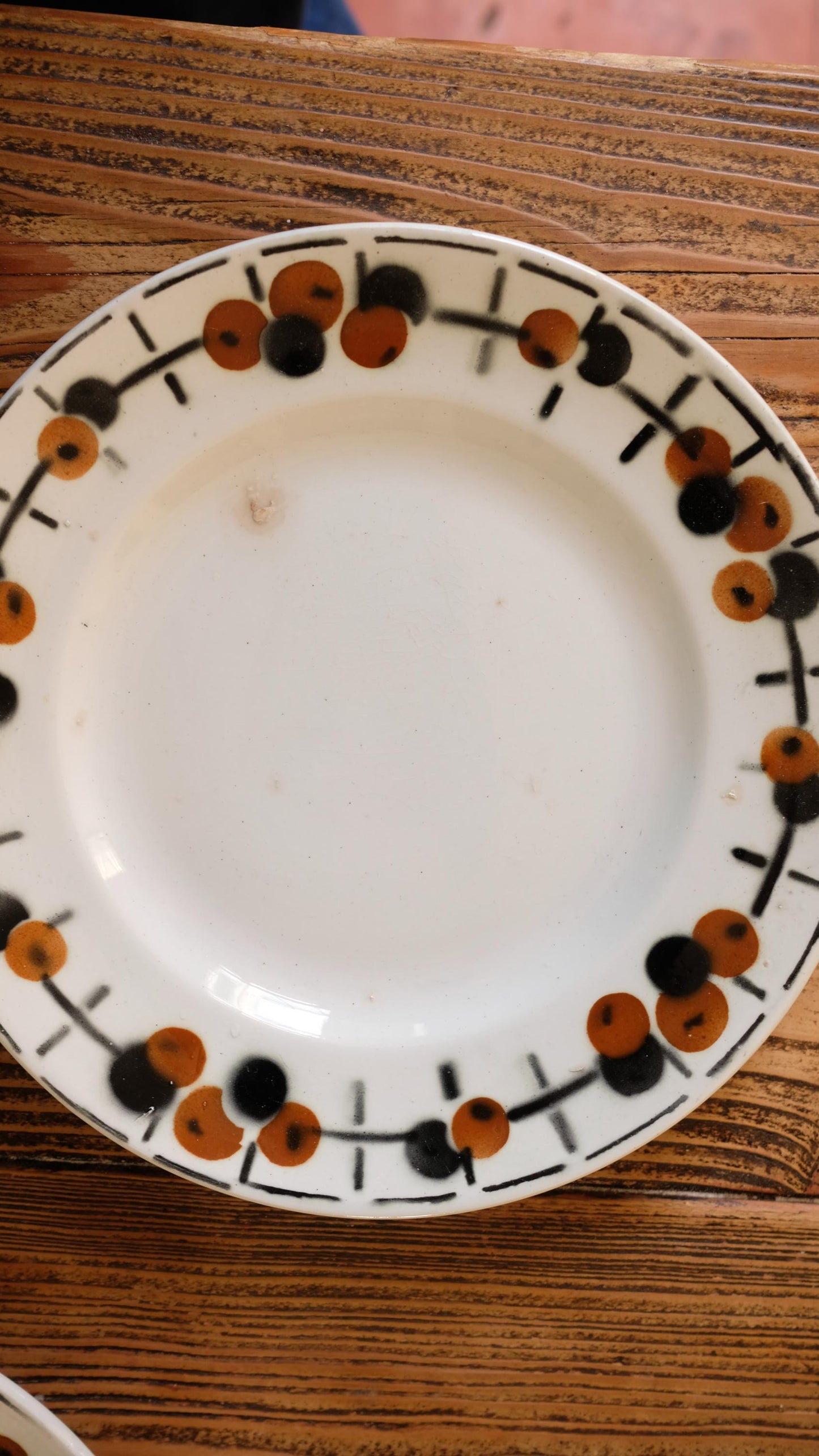Lot de cinq assiettes vintage Saint Amand terre de fer