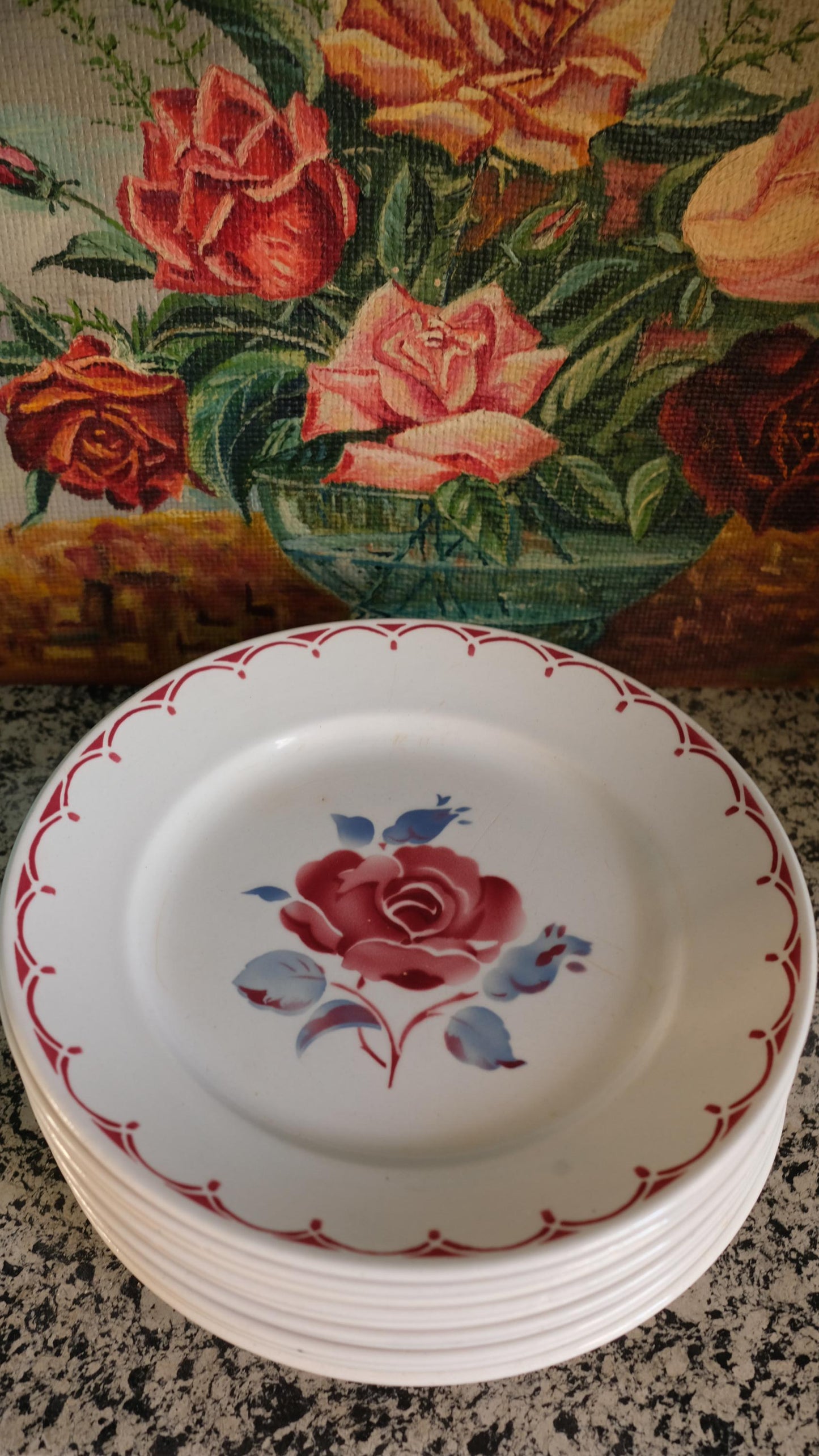 Lot de dix assiettes vintage motif rose