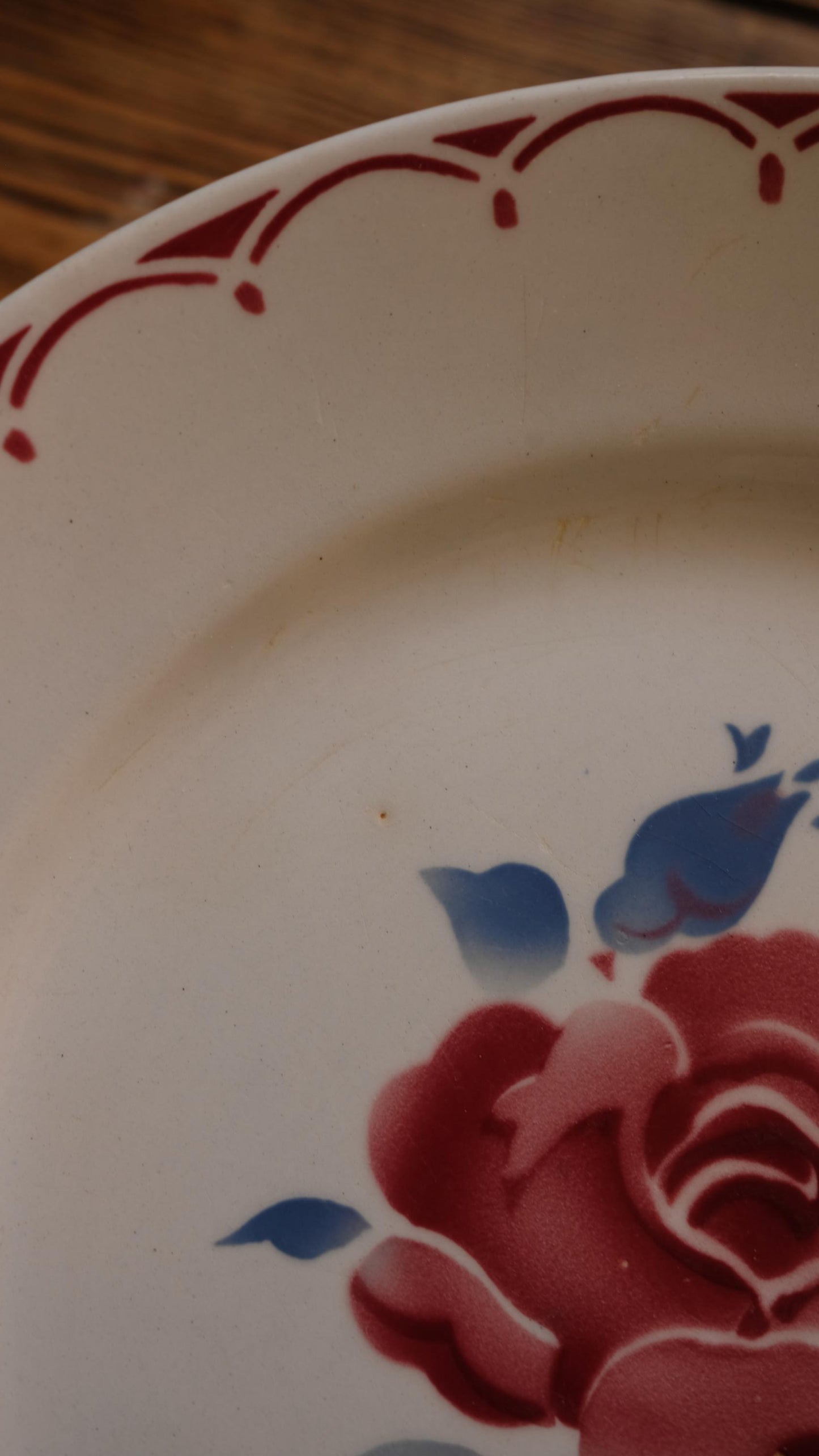 Lot de dix assiettes vintage motif rose