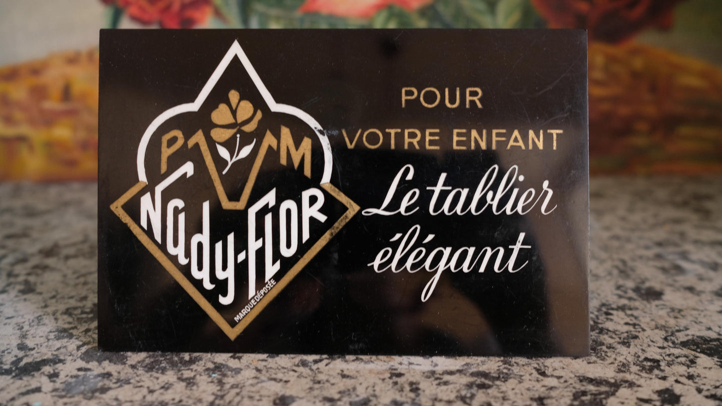 Panneau publicitaire en plastique "le tablier élégant"