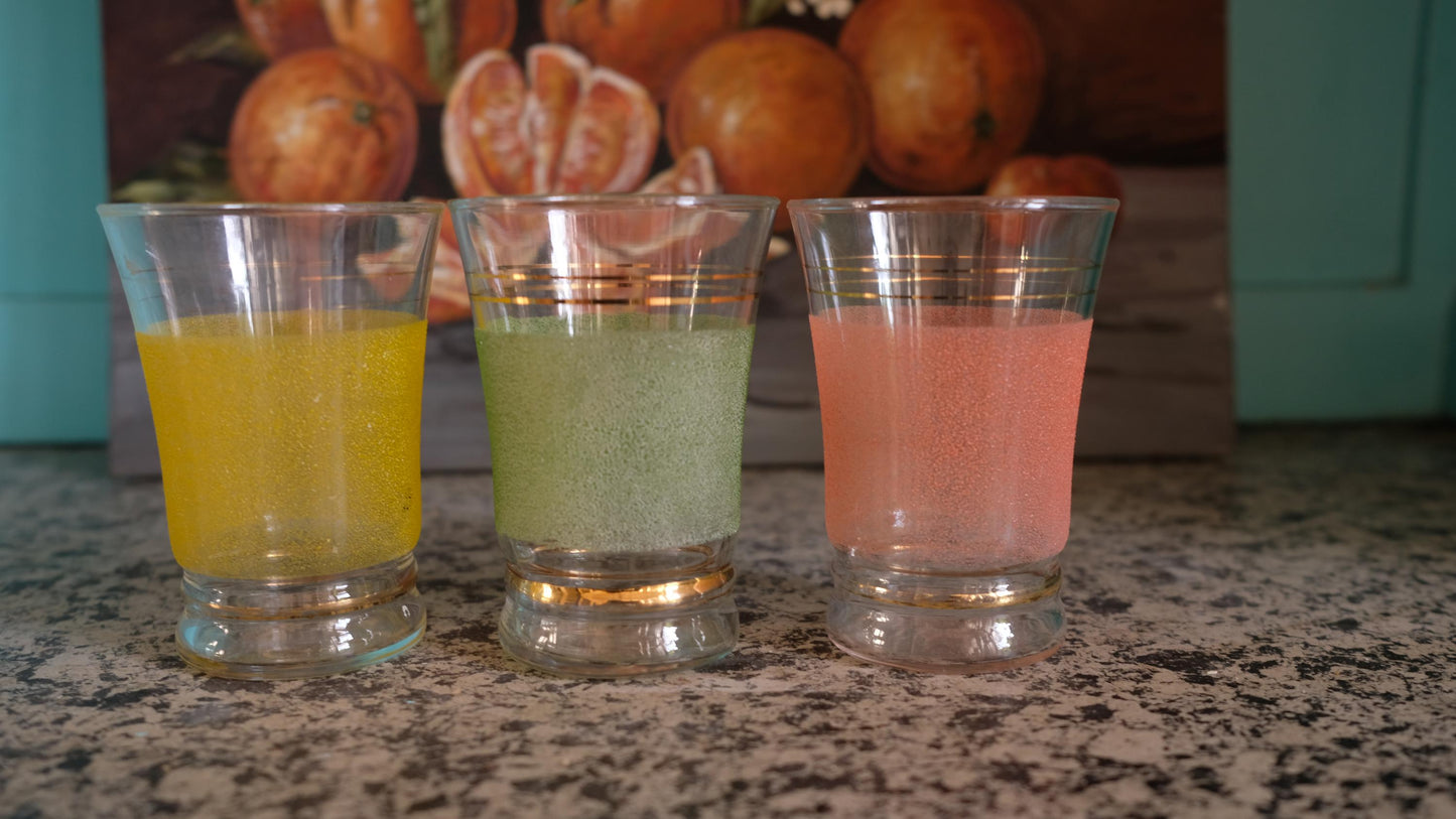 Lot de six verres givrés vintage et panier vintage en métal