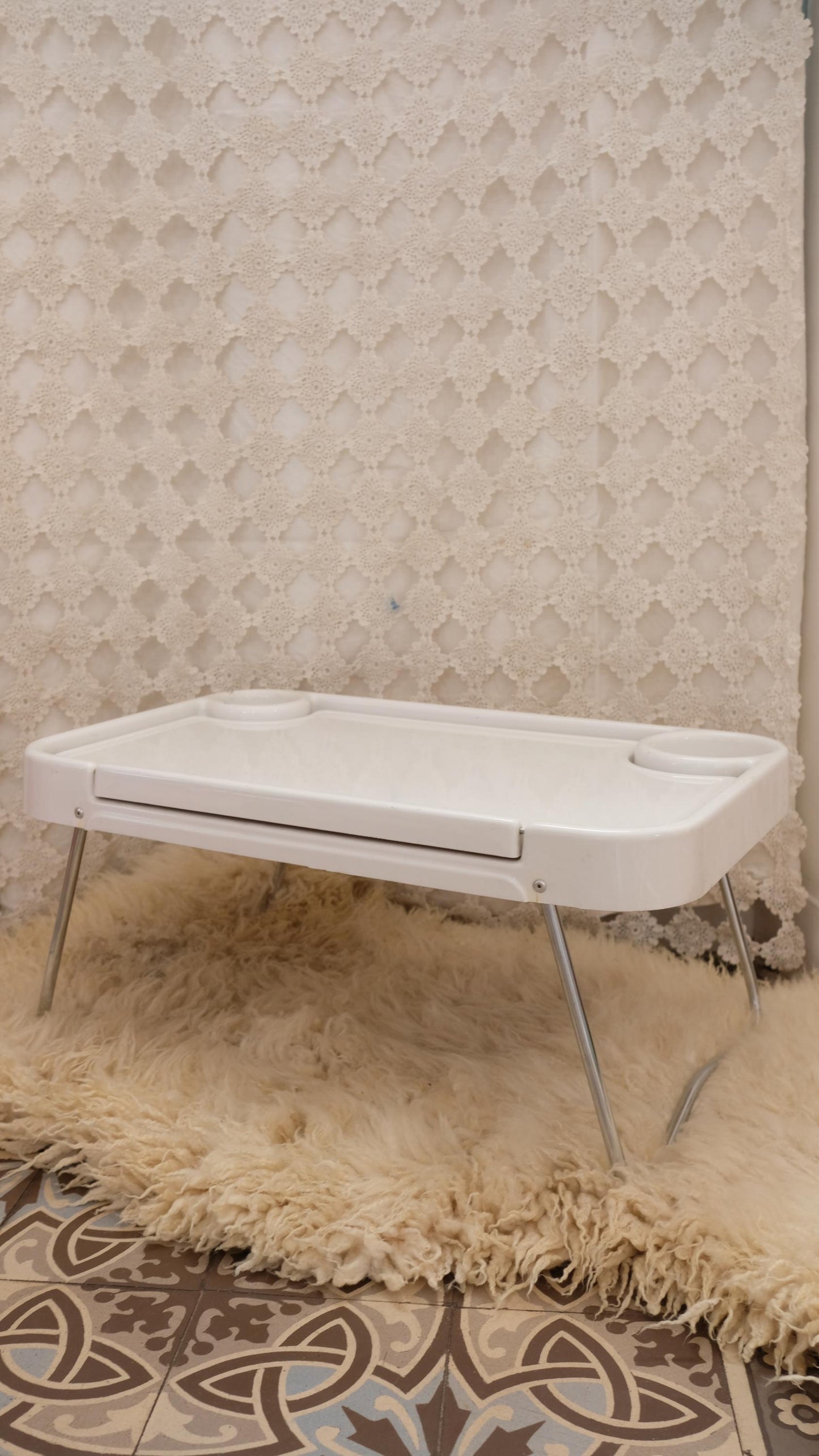 Plateau pliant vintage en plastique moulé style space age