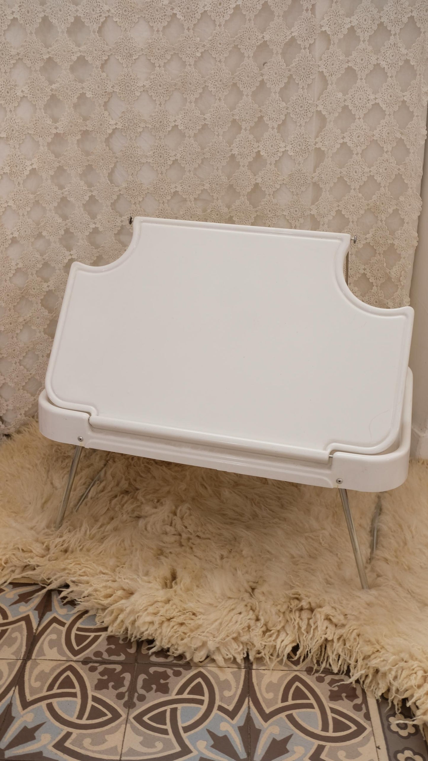 Plateau pliant vintage en plastique moulé style space age