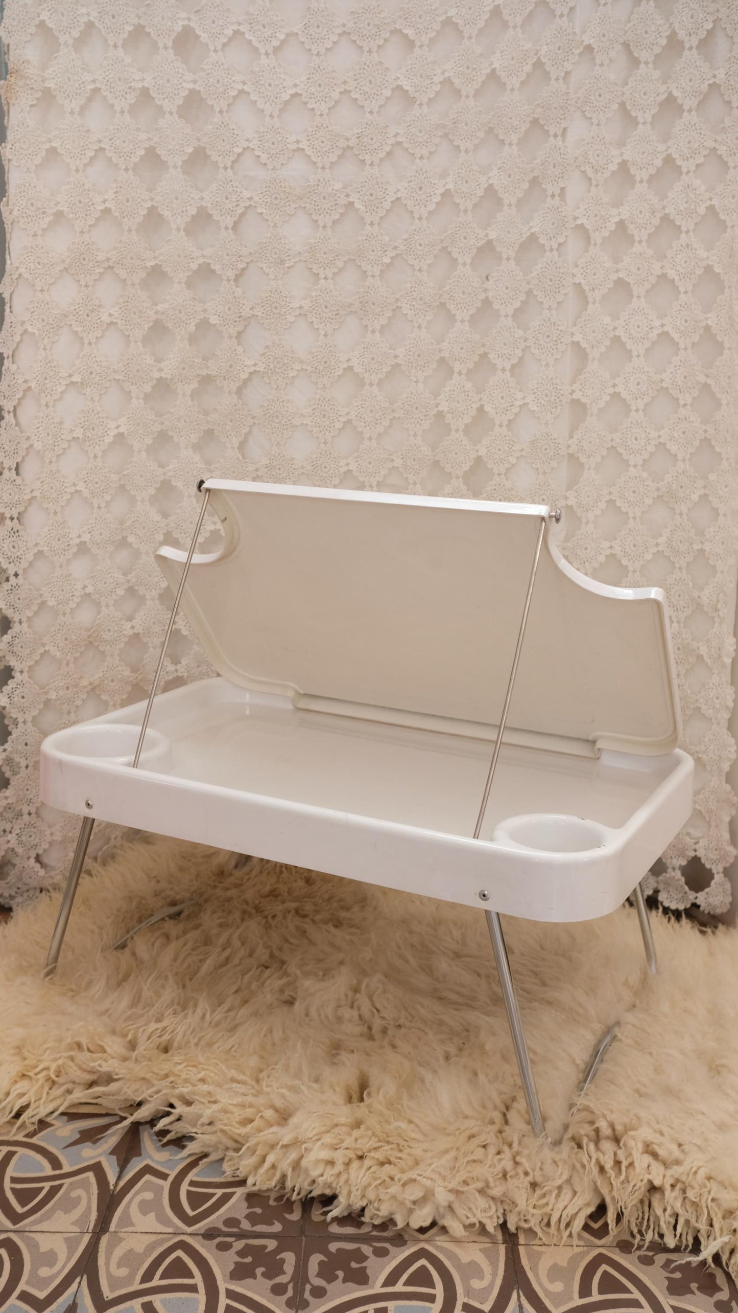 Plateau pliant vintage en plastique moulé style space age