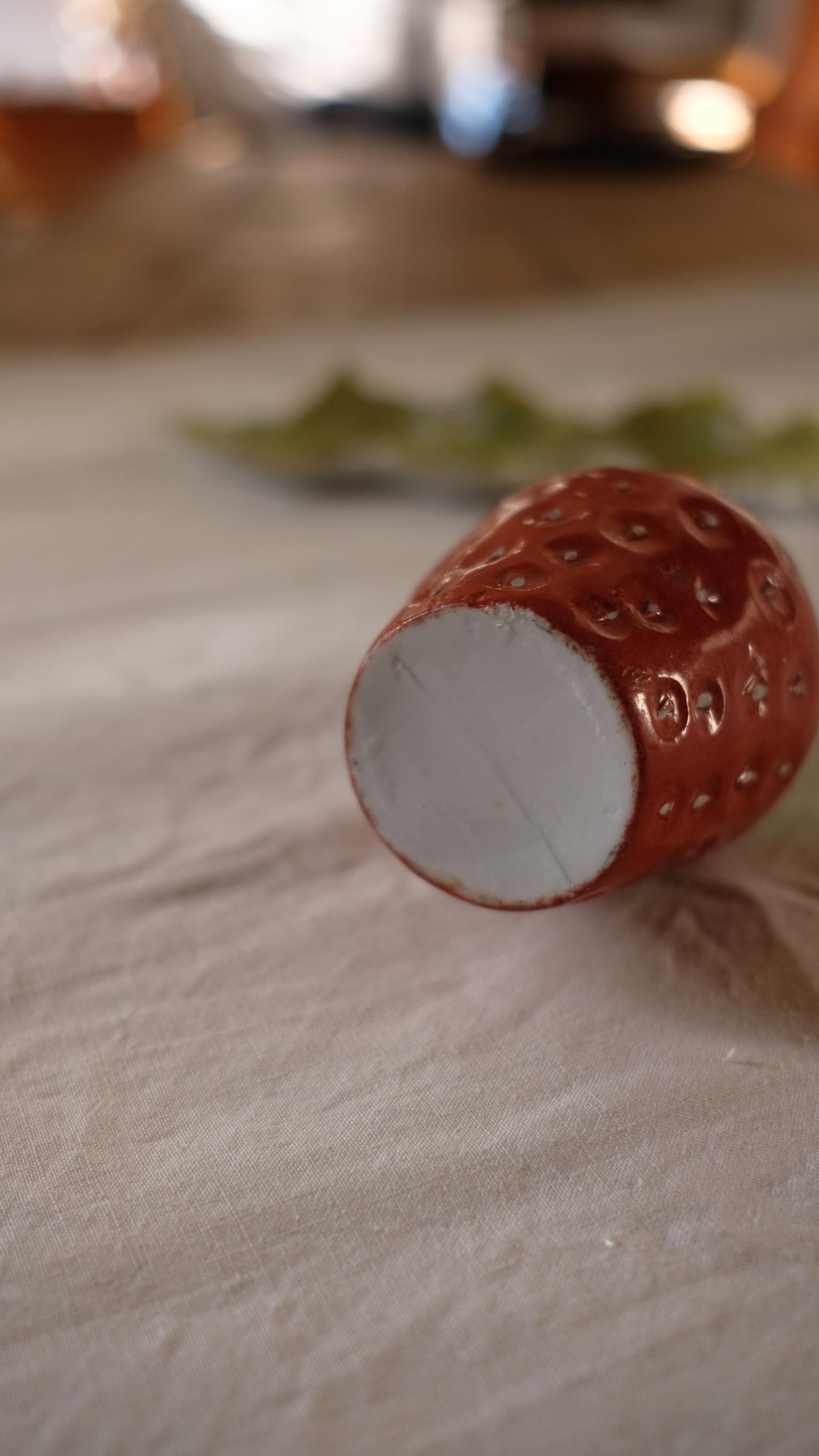 Petit pichet vintage en forme de fraise