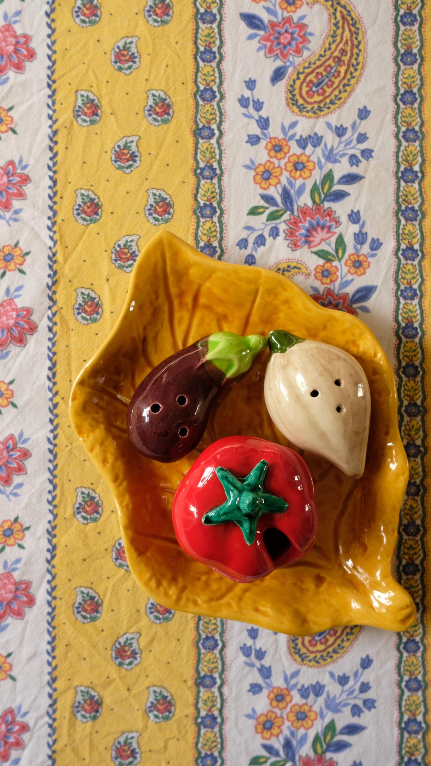 Ensemble à condiments vintage en barbotine de Vallauris