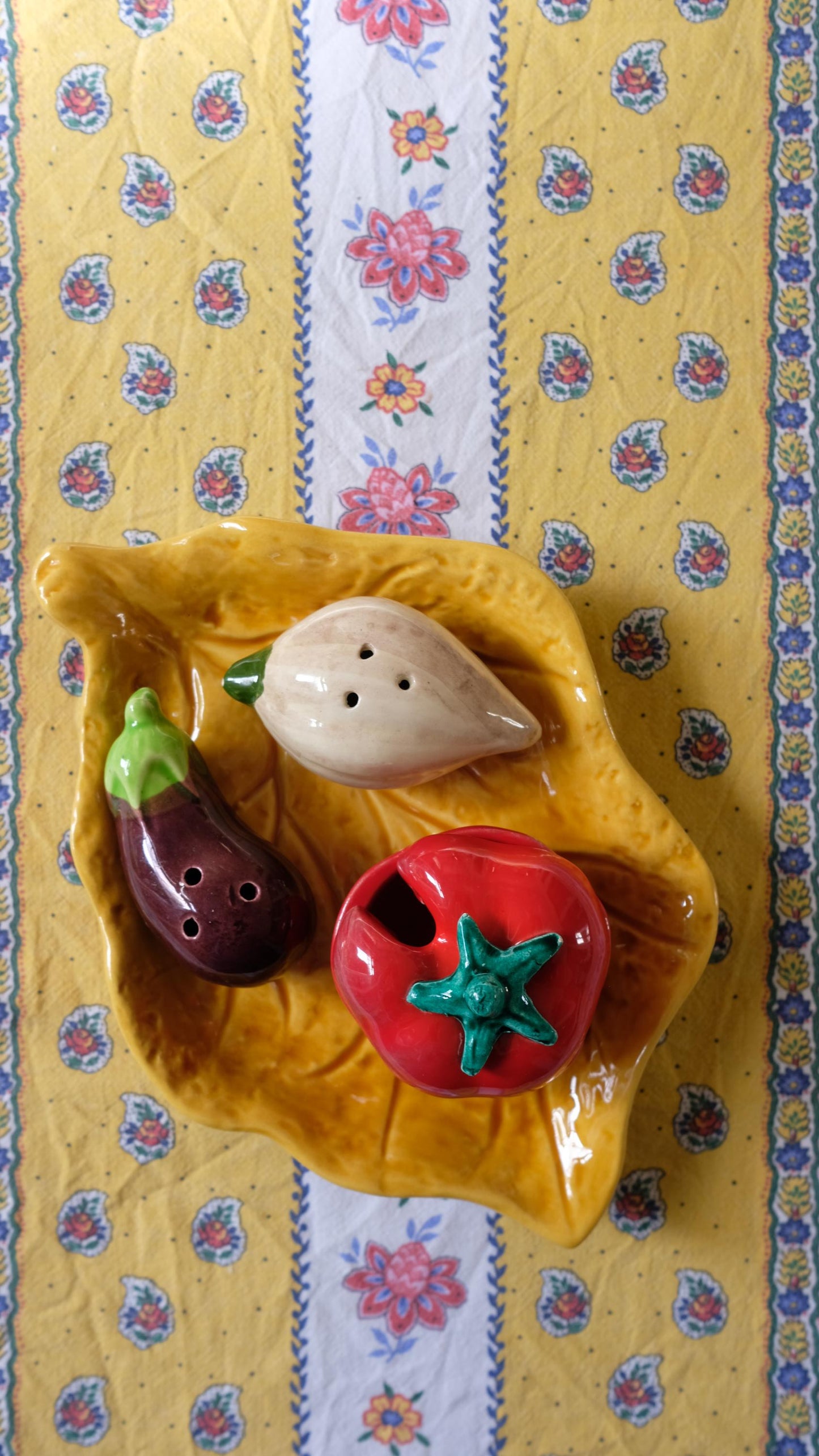 Ensemble à condiments vintage en barbotine de Vallauris