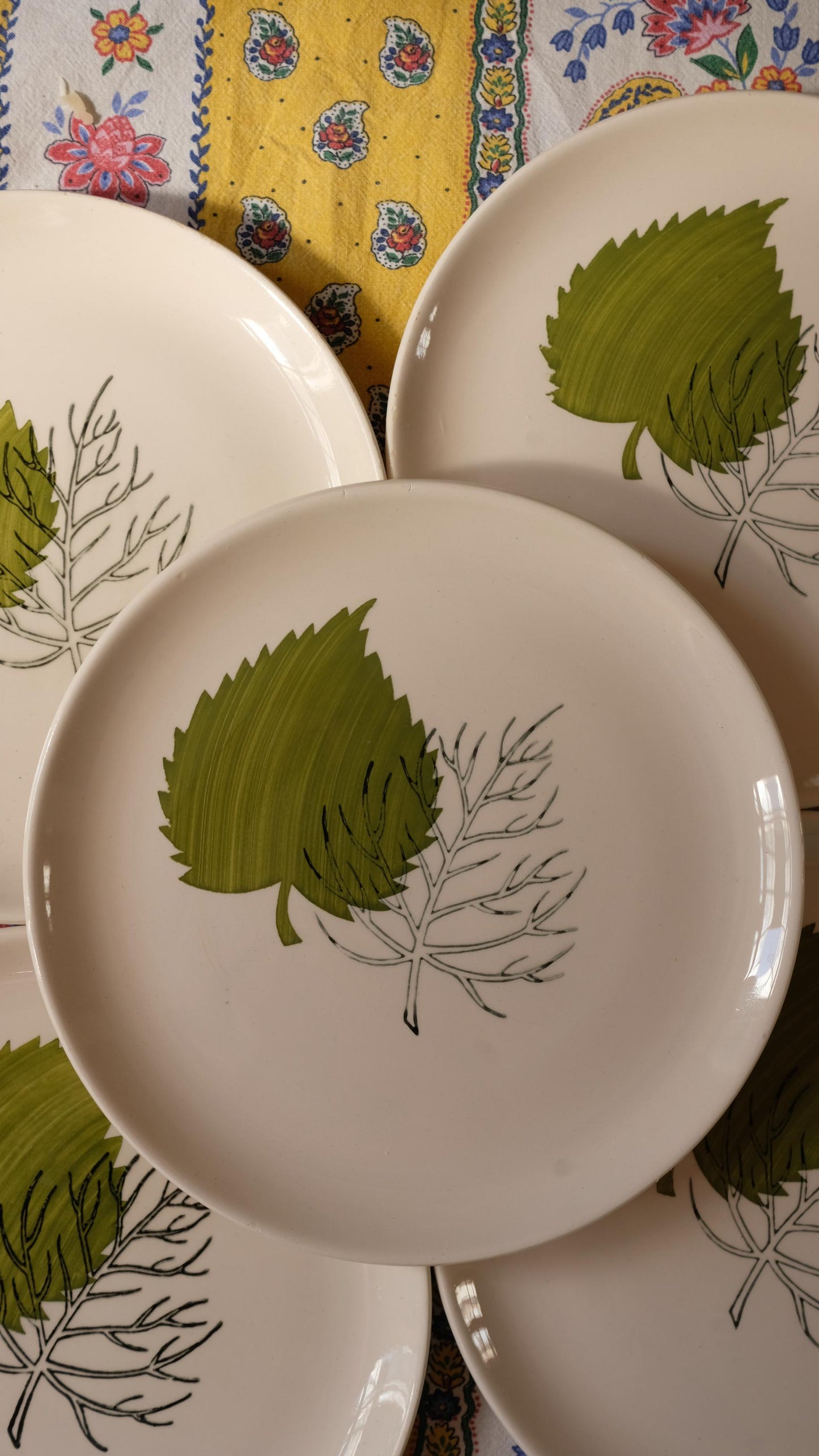 Lot de six assiettes à dessert vintage Niderviller motif botanique