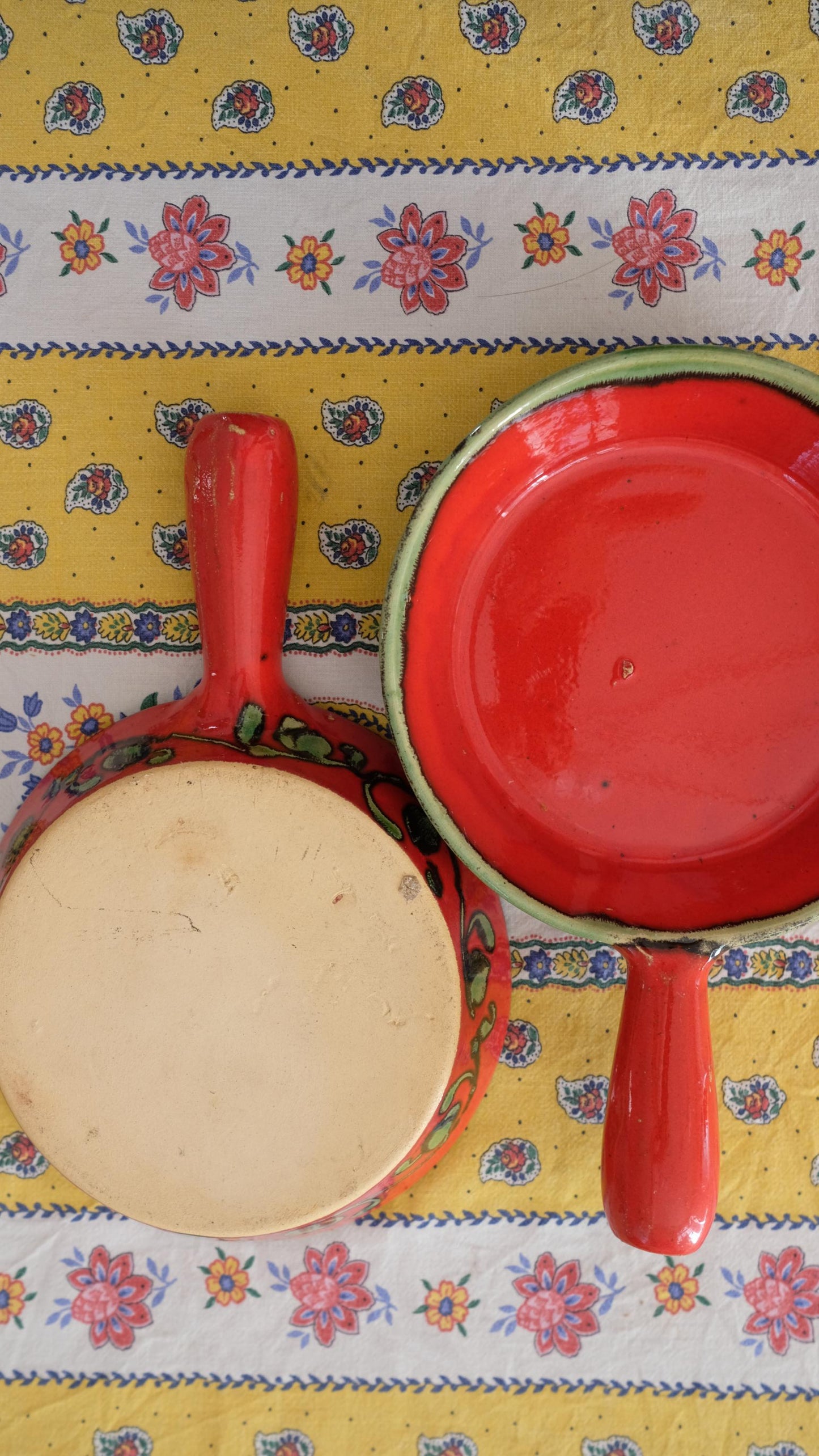 Lot de deux poêlons vintage en céramique style vallauris