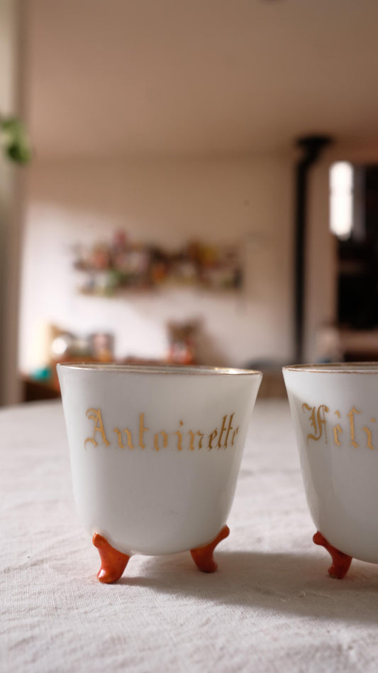 Lot de deux tasses prénoms vintage en porcelaine