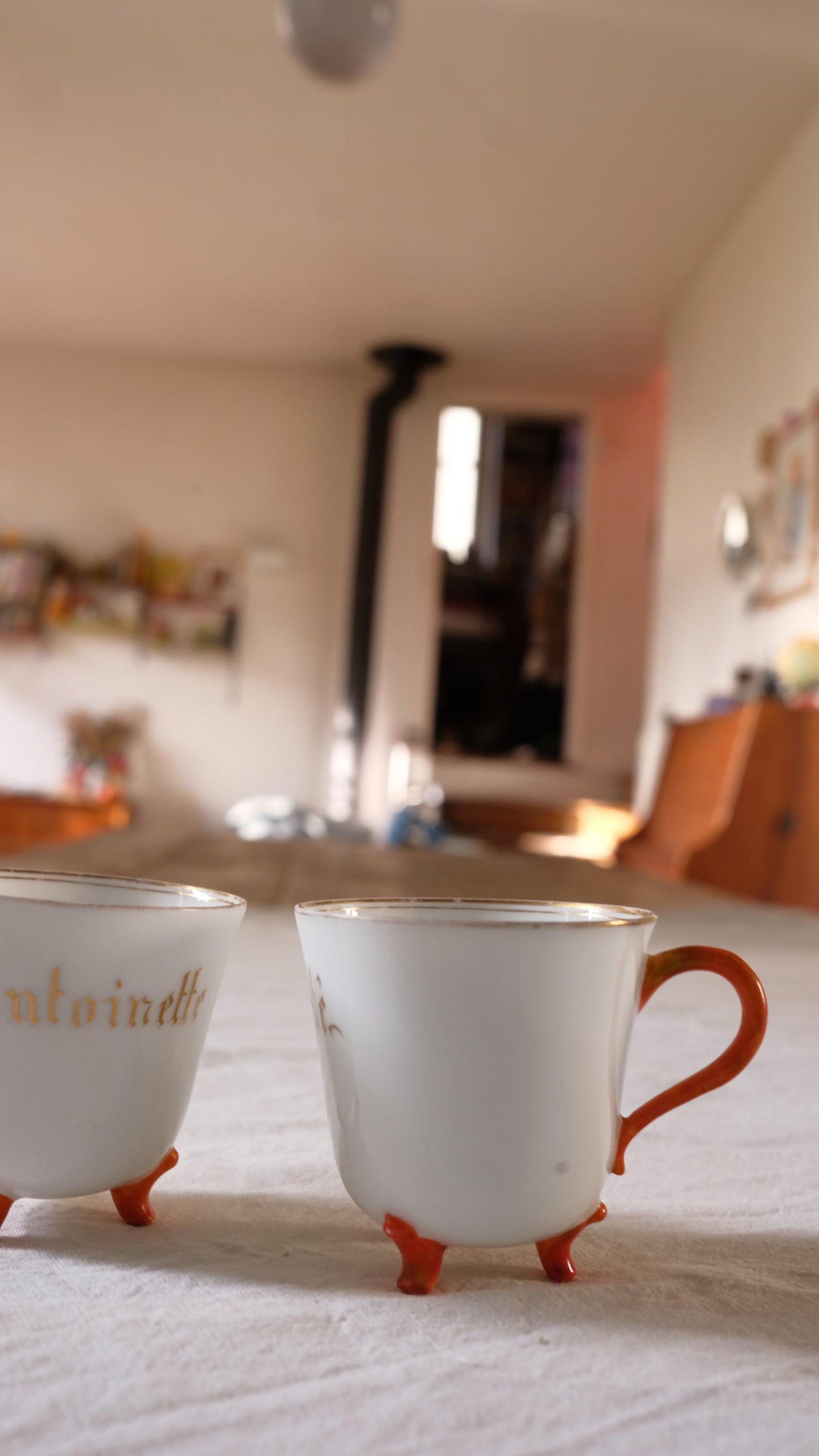 Lot de deux tasses prénoms vintage en porcelaine
