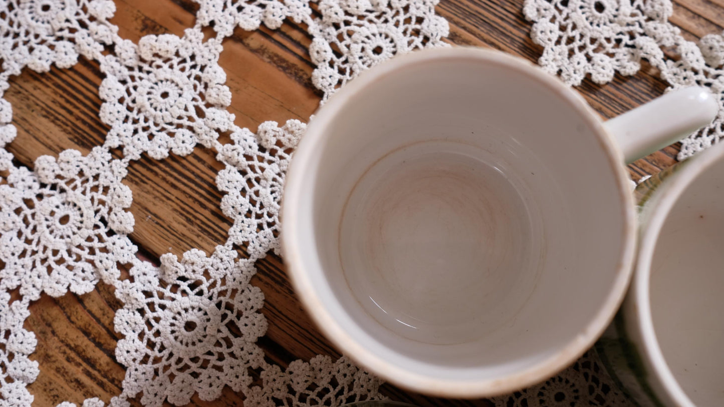 Lot de cinq tasses à carreaux vintage style moulin des loups