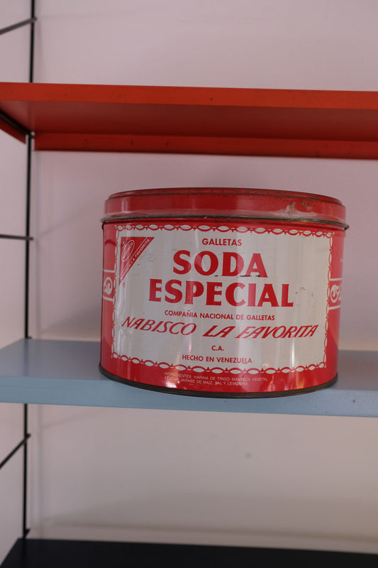 Grande boîte en métal soda especial