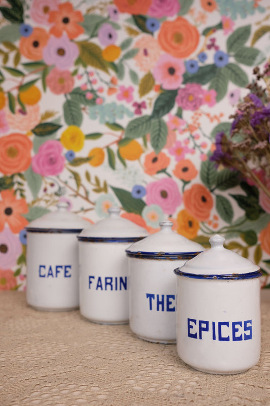 Ensemble de pots à épices en tôle émaillée