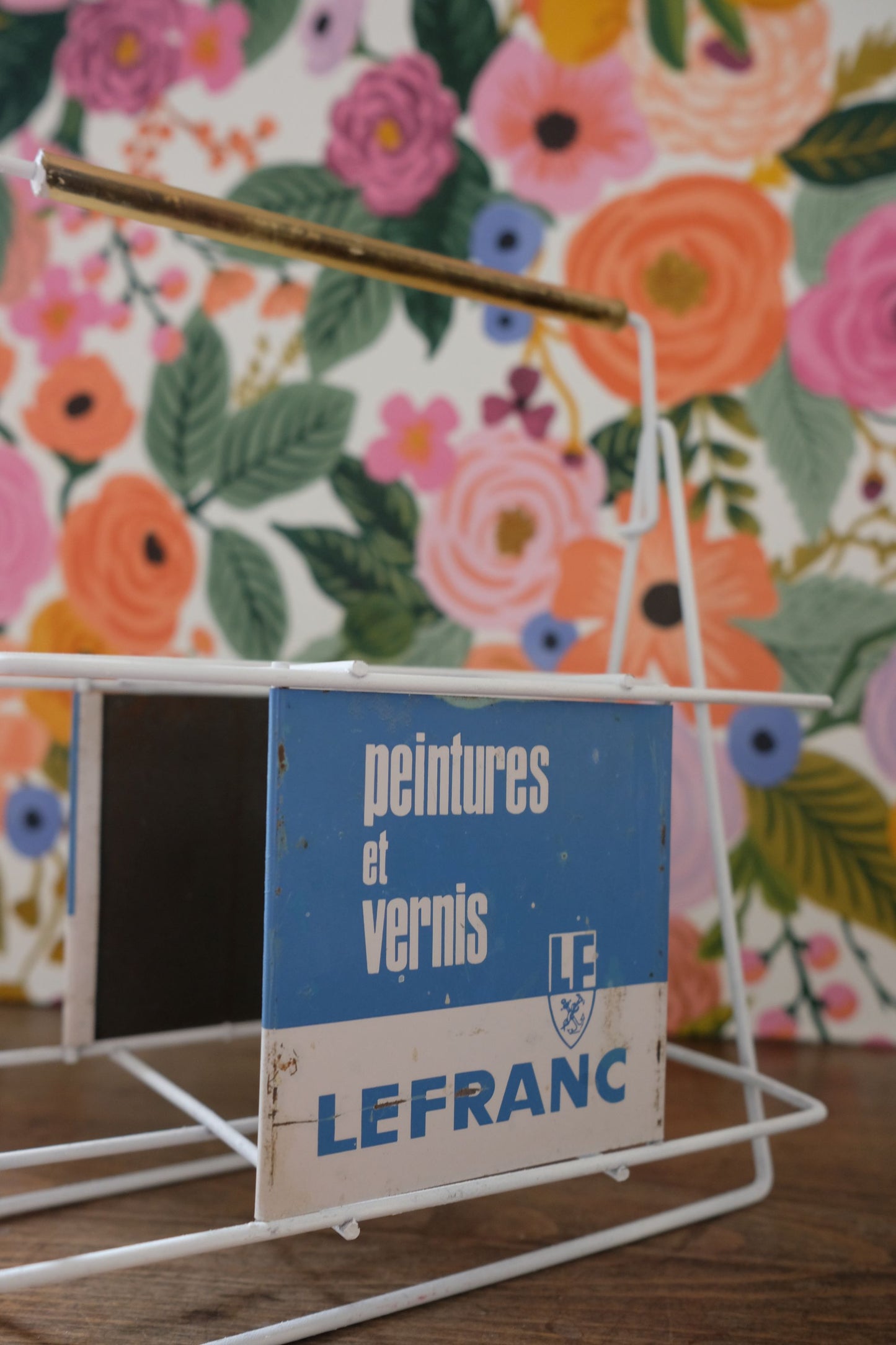 Présentoir publicitaire de peinture Lefranc